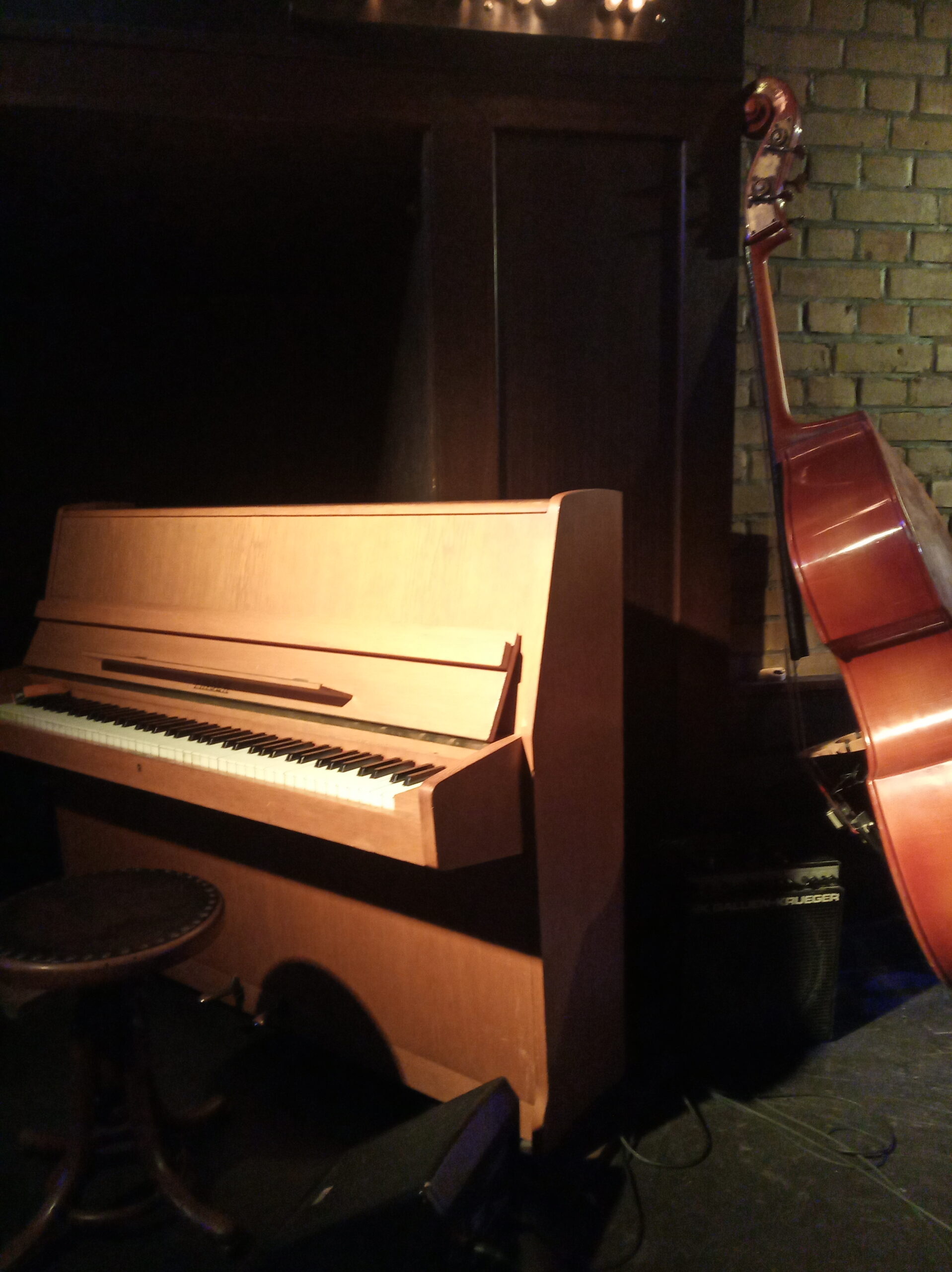 Piano at the hat bar Jazz Jam Session with Antonello Marafioti and guests. At The Hat Bar is every evening a Jazz jam session with the best musicians in Berlin! Free entrance, buy drinks!